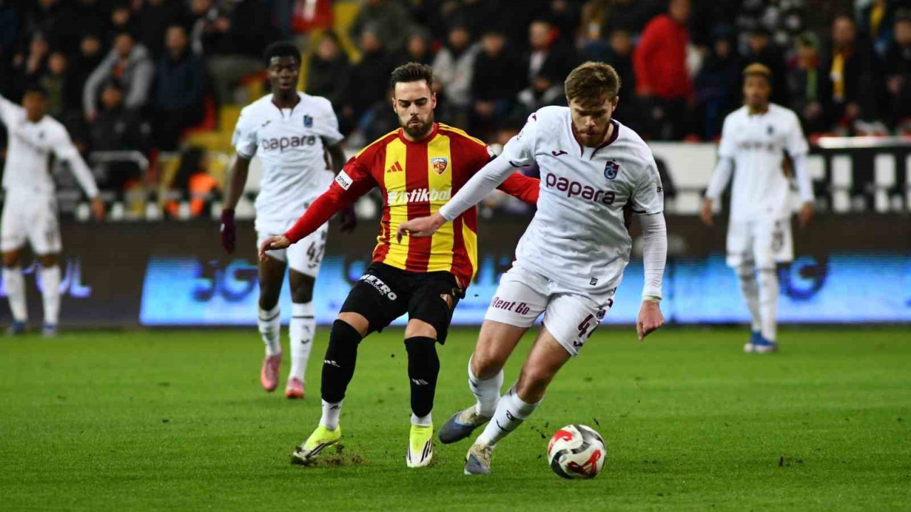 Trendyol Süper Lig: Kayserispor: 0 - Trabzonspor: 2 (İlk yarı)