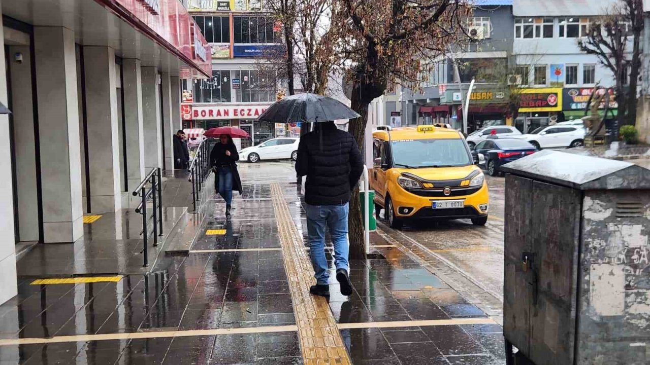 Tunceli’de sağanak hayatı olumsuz etkiledi