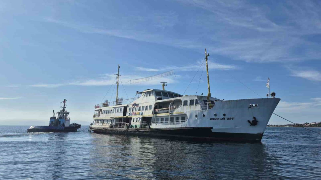 Tuzla’daki Mehmet Akif Ersoy vapuru yeniden İstanbul’a hizmet edecek