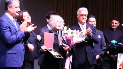 Uluslararası Tiyatro Festivali’nde, "Yaşam Boyu Başarı Ödülü" sahibini buldu