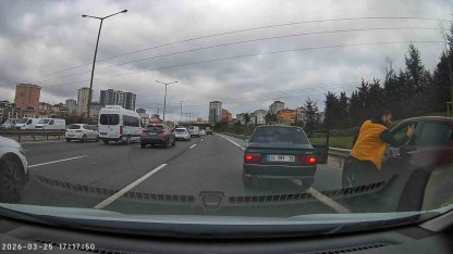 Ümraniye’de makas atan sürücü dehşet saçtı: Araçtan indi, şoföre tokat attı