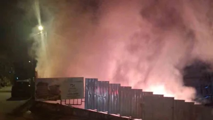 Üsküdar’da şantiyede işçilerin kaldığı konteynerlerde yangın