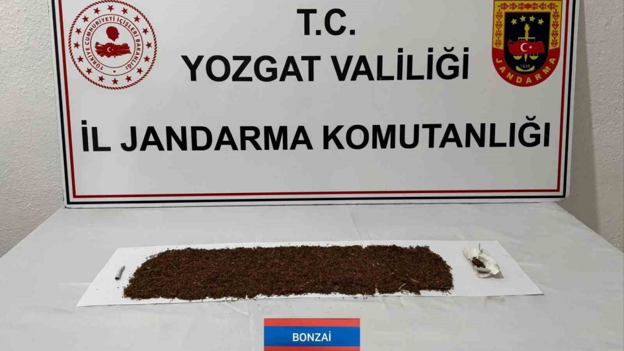Uyuşturucu şüphelisi kovalamacada jandarmadan kaçamadı