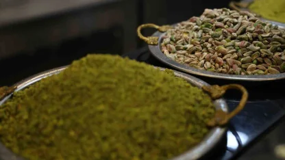 Uzmanından ‘ucuz tatlı’ uyarısı: Yer fıstığı ve kabak çekirdeğini fıstık diye satıyorlar