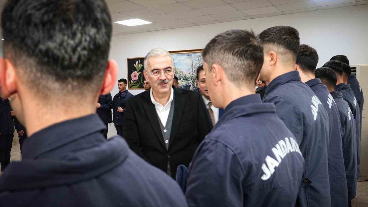 Vali Ayyıldız, İl Jandarma Komutanlığı’nda Mehmetçik’le buluştu