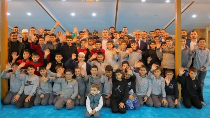 Vali Eldivan hafız adaylarıyla iftarda buluştu