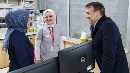 Vali Sözer Ramazan Bayramı’nın son günü hastane ve huzurevi ziyaretinde bulundu