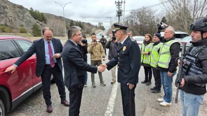 Vali Yılmaz, görev başındaki polis ve jandarma ile bayramlaştı