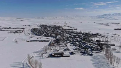 Van’da karla gelen güzellik: Yerleşim yerleri beyaz gelinliğini giydi