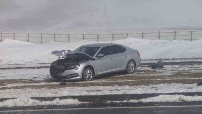 Van’da Kaymakamın bulunduğu otomobil kaza yaptı
