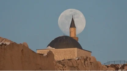 Van’da tarih ile dolunayın buluşması görsel şölen sundu