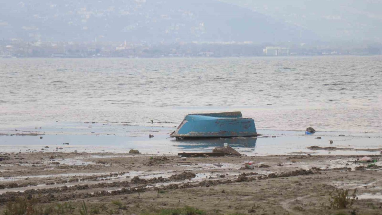 Yağışlar Sapanca Gölü’nde seviyeyi artırdı ancak risk hala devam ediyor