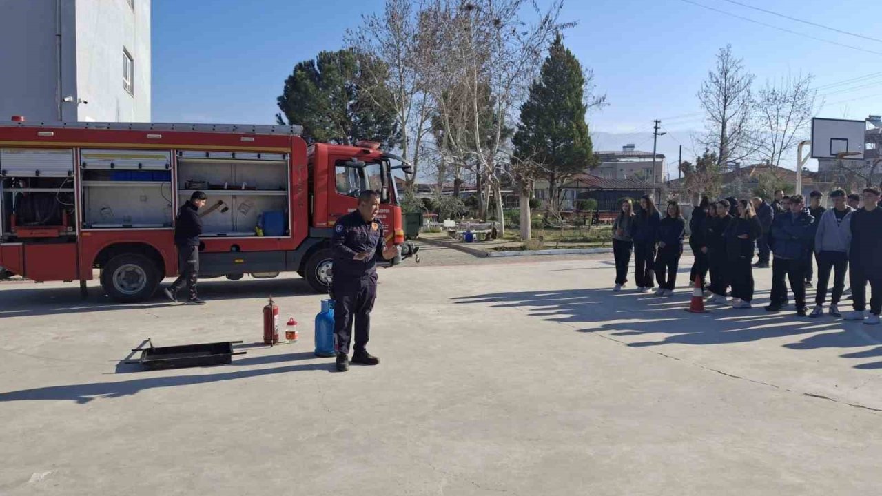 Yangın anı okulda tatbikatla canlandırıldı