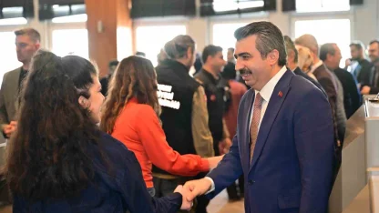 Yıldırım Belediye Başkanı Yılmaz, çalışanlarla bayramlaştı