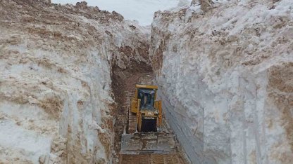 Yüksekova’da 8 metrelik kar tünelleri: İş makinesi içinde kayboldu