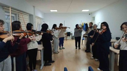 Yurt öğrencileri için keman kursu başladı