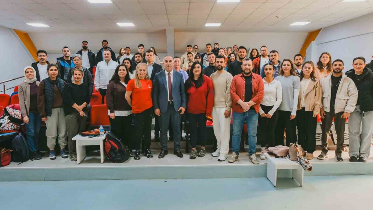 Yüzme Antrenörlük Kursu Aydın’da başladı