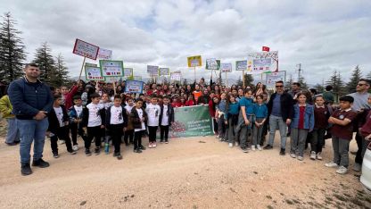 15 okuldan 230 öğrenci 115 fidanı toprakla buluşturdu