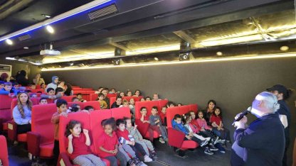 300 öğrenci tırda sinemayla buluştu