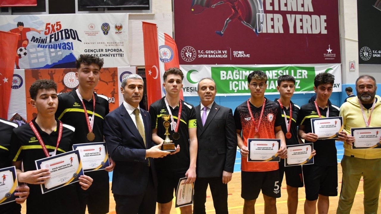 5x5 Mini Futbol Turnuvası Finali gerçekleştirildi