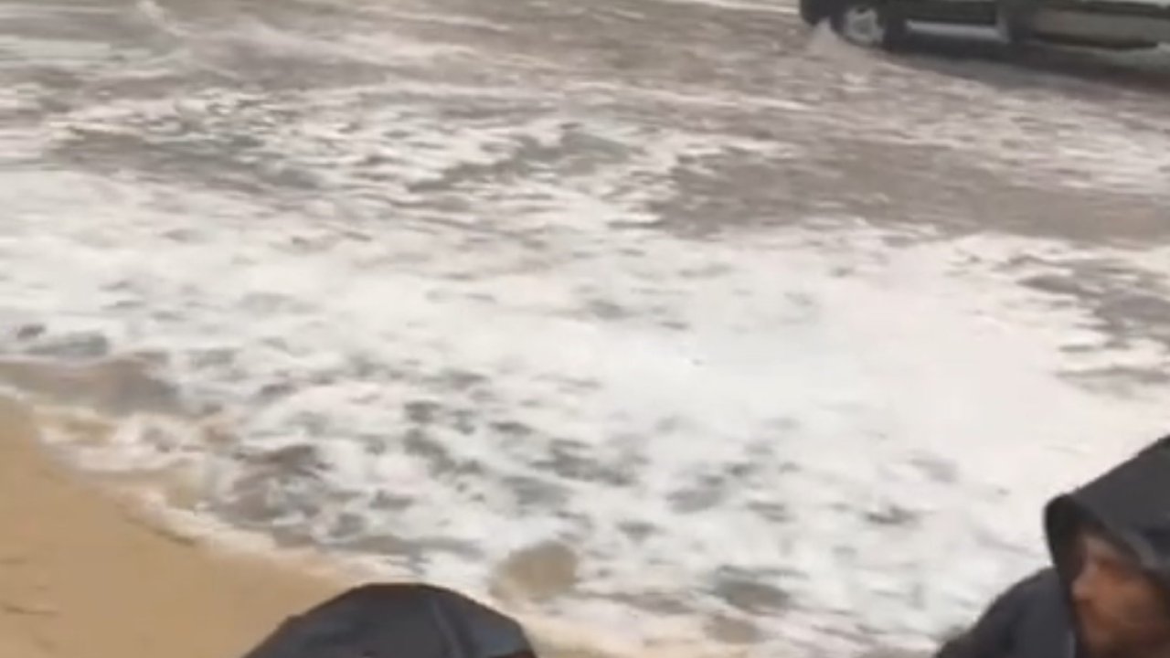 Adana’da dolu, sağanak ve hortum hayatı felç etti