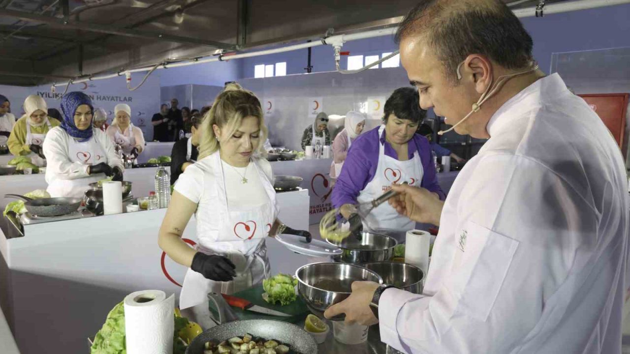 Adana’da kadınlar aşçılık atölyesinde eğitim aldı