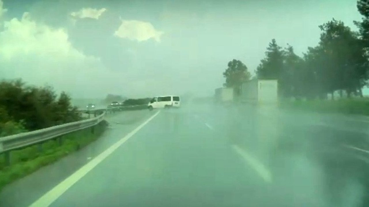 Adana’da panelvan araç takla attı