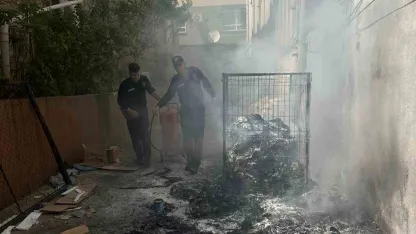 Adana’da polis ekiplerinin müdahalesi yangının büyümesini önledi