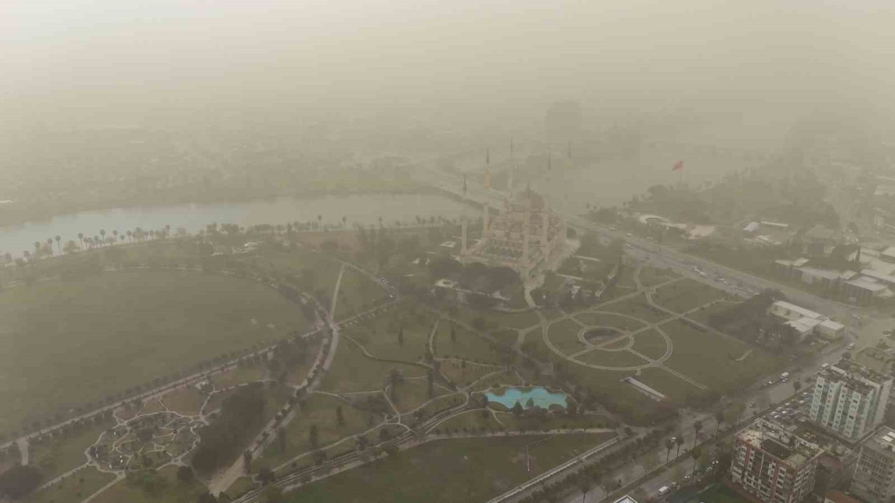 Adana’da toz taşınımı havadan görüntülendi