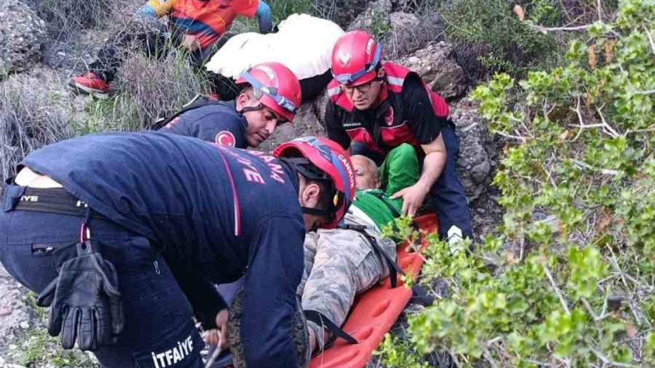 Adana’da yamaç paraşütü kazası: Ağaçta mahsur kaldı