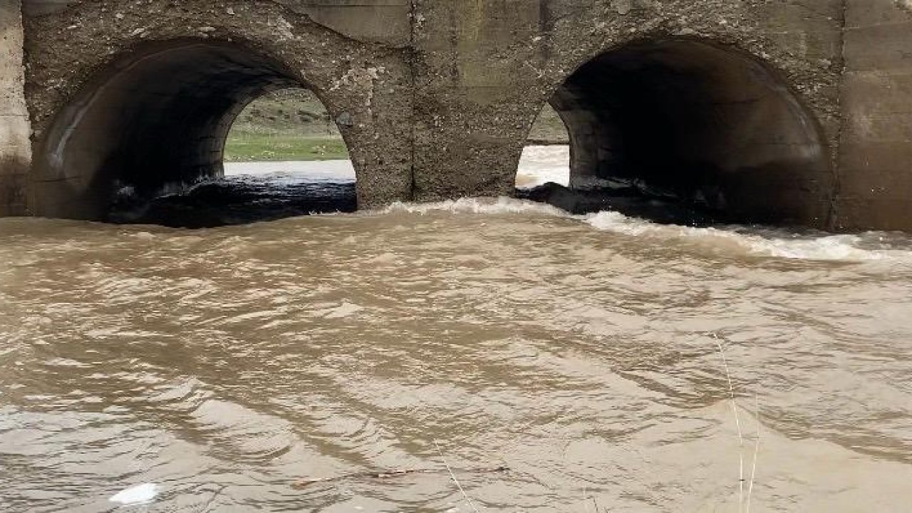 Ağrı’da kar suyu dereleri coşturdu