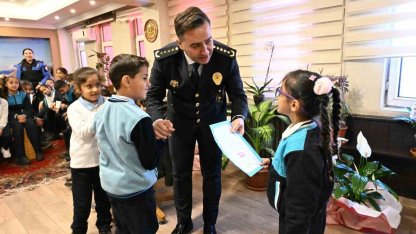 Ağrı’da öğrenciler Polis Haftası kapsamında emniyeti ziyaret etti