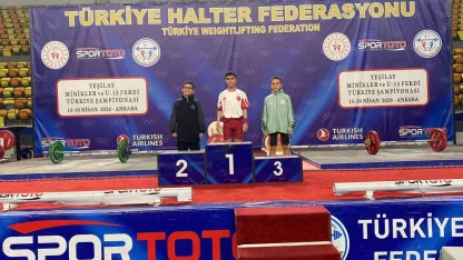 Ağrılı öğrenci halterde Türkiye şampiyonu oldu