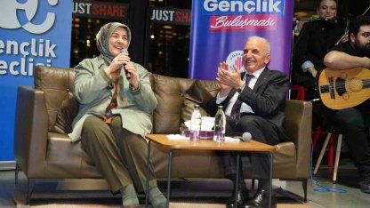 AK Parti Genel Merkez Kadın Kollar Başkanı Ercan, Ümraniye’de gençlerle buluştu