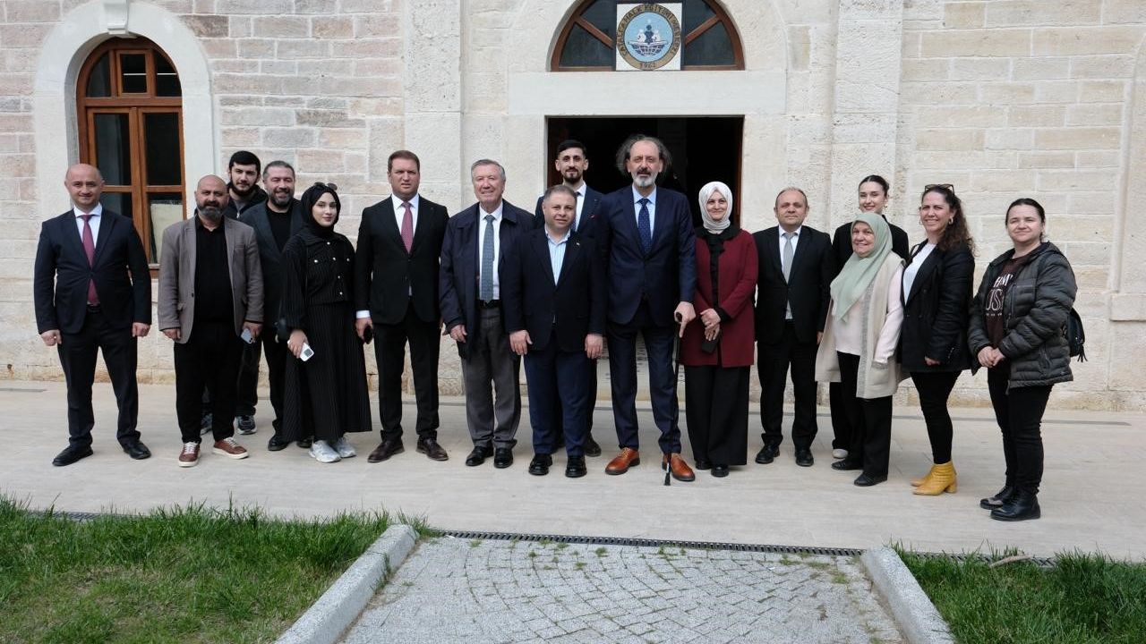 AK Parti İstanbul Milletvekilleri, cuma günleri sahaya inerek vatandaşlarla buluşuyor
