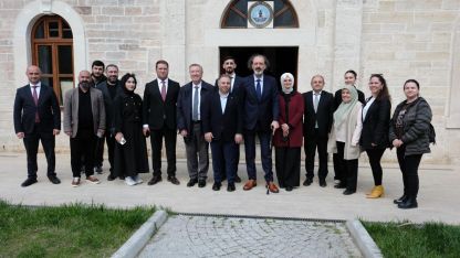 AK Parti İstanbul Milletvekilleri, cuma günleri sahaya inerek vatandaşlarla buluşuyor