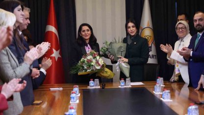 AK Parti’de devir teslim: Nilhan Ayan göreve başladı
