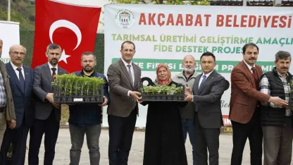 Akçaabat’ta üreticilere 25 bin sebze fidesi dağıtıldı