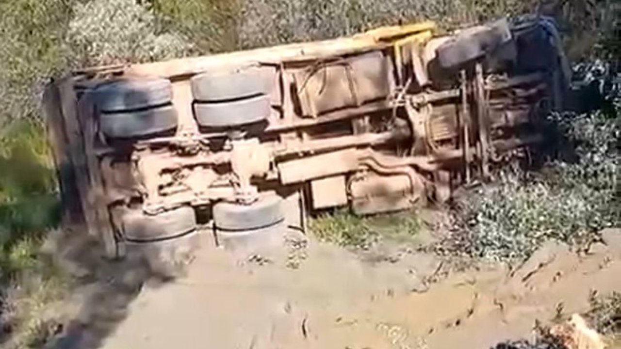 Alanya’da kamyon şarampole devrildi sürücü hayatını kaybetti