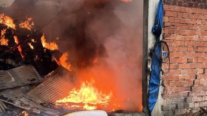 Alev alev yanan samanlık kullanılamaz hale geldi