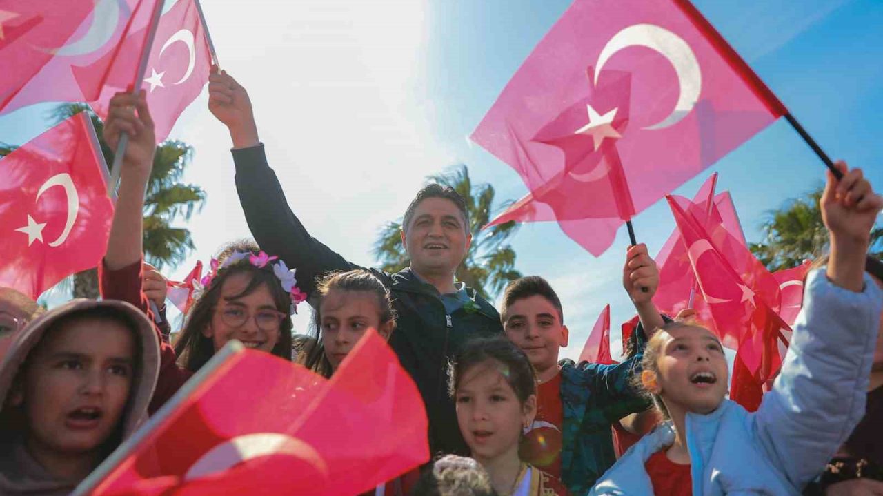 Aliağa’da 23 Nisan Çocuk Bayramı coşkuyla kutlandı