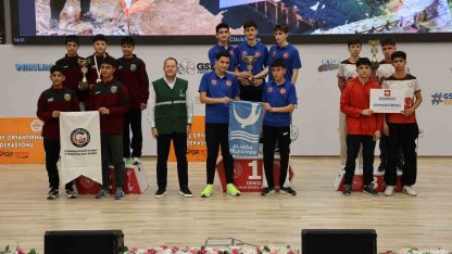 Aliağalı oryantiring sporcuları şampiyonadan 6 dereceyle döndü