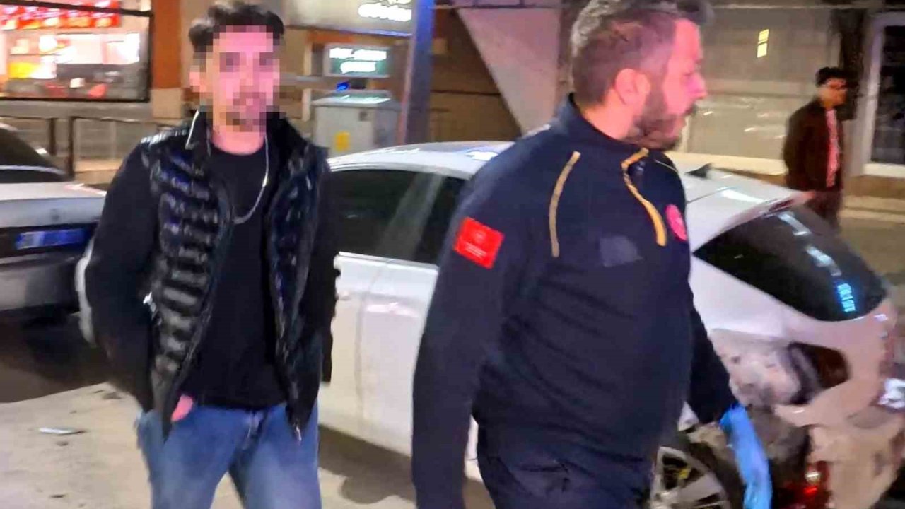 Alkollü halde direksiyona geçti, 3 araca birden çarptı