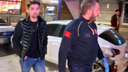 Alkollü halde direksiyona geçti, 3 araca birden çarptı