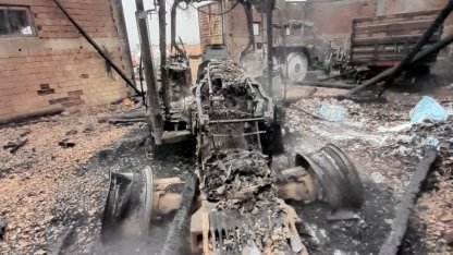 Amasya’da depo yangını: 3 traktör, 1 otomobil ve tarım aletleri zarar gördü