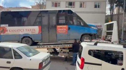 Ankara’da minibüs kamyonetle çarpıştı: 5 yaralı