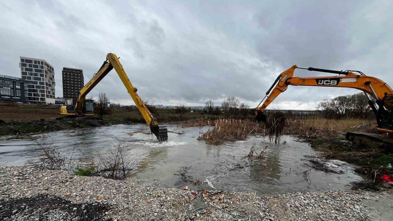 Ankara’da sağanak Çubuk Deresi’nin taşmasına neden oldu