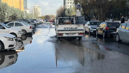Ankara’da sağanak etkili oldu, caddeler ve sokaklar göle döndü