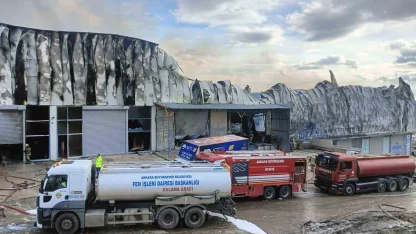 Ankara’daki mobilya deposu yangını kontrol altına alındı