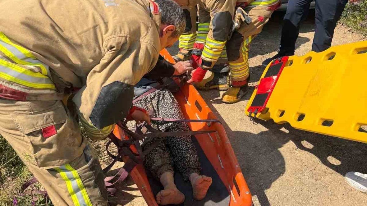 Antakya’da traktörün altında kalan kadın yaralandı